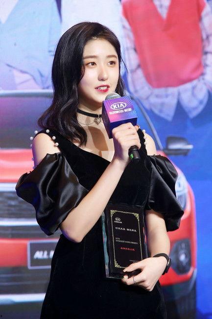 陈灵摇每日大赛,竞技巅峰，荣耀绽放