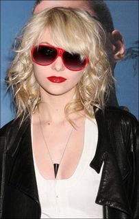 大明星戴墨镜,揭秘大明星戴墨镜的秘密魅力