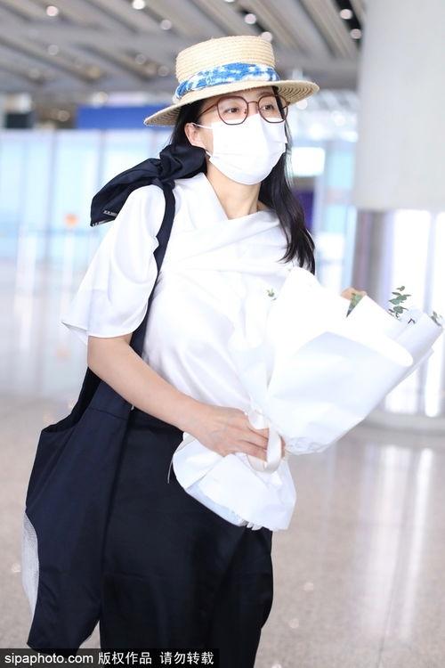 今日头条白衣穿搭图片,今日头条白衣风采，演绎简约而不简单