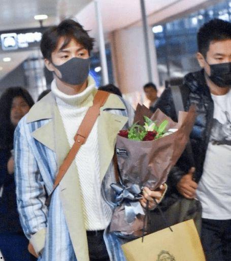 明星联名外套男,明星联名外套引领男生时尚新风尚