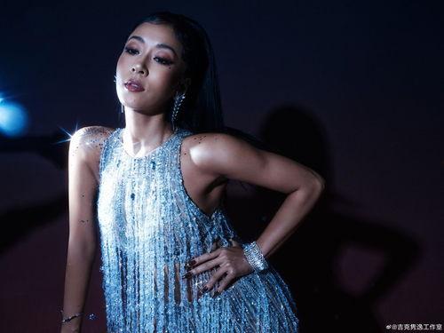 吉克隽逸明星,从民族音乐到国际舞台的璀璨星光