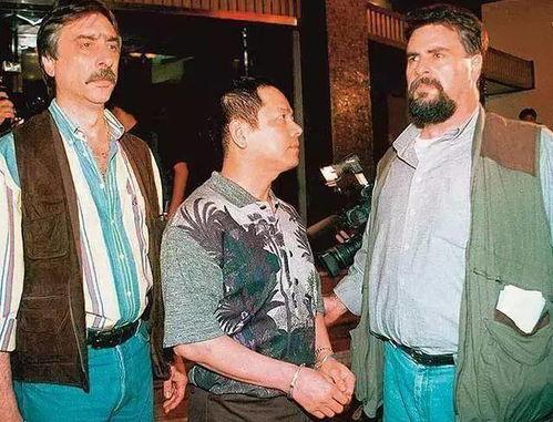 崩牙驹头条,揭秘江湖传奇人物背后的故事